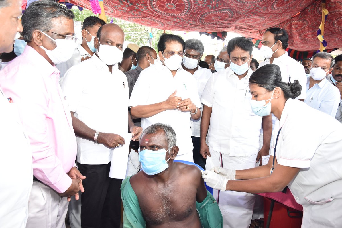 AzeefaFathima's tweet photo. Highest no. of #COVID vaccination camps setup in #Virudhunagar district among the southern districts, said State Minister for Medical and Family Welfare @Subramanian_ma, inspecting a camp in #Seithur. 1,070 camps functioning today.
#MegaVaccinationDrive
@VinodhArulappan @xpresstn https://t.co/igRryIXNMw