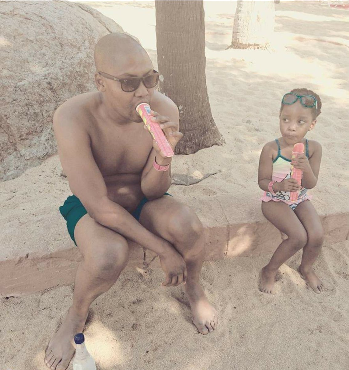 ZandileSebona's tweet photo. I captured the same mood 5 years apart 😅 #Dec2016🍡 #Sept2021🍿 https://t.co/iww13X5nE0