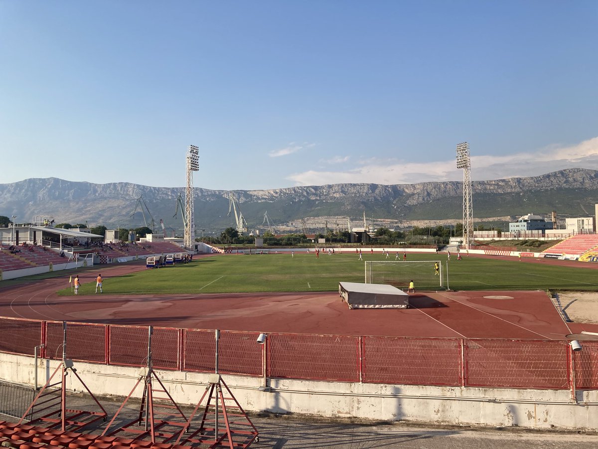 leonsopinion's tweet photo. 11.9.21 RNK Split 1-1 Zadar
Stadion Park Mladezi. Great backdrop!

Good honest game played under a hot sun, didn’t see the physio once.
Friendly and helpful welcome by the director (Marko?)

#groundhopping #Croatia #CroatiaFootball #Split #RNKSplit https://t.co/3QMPZ4Ym4M