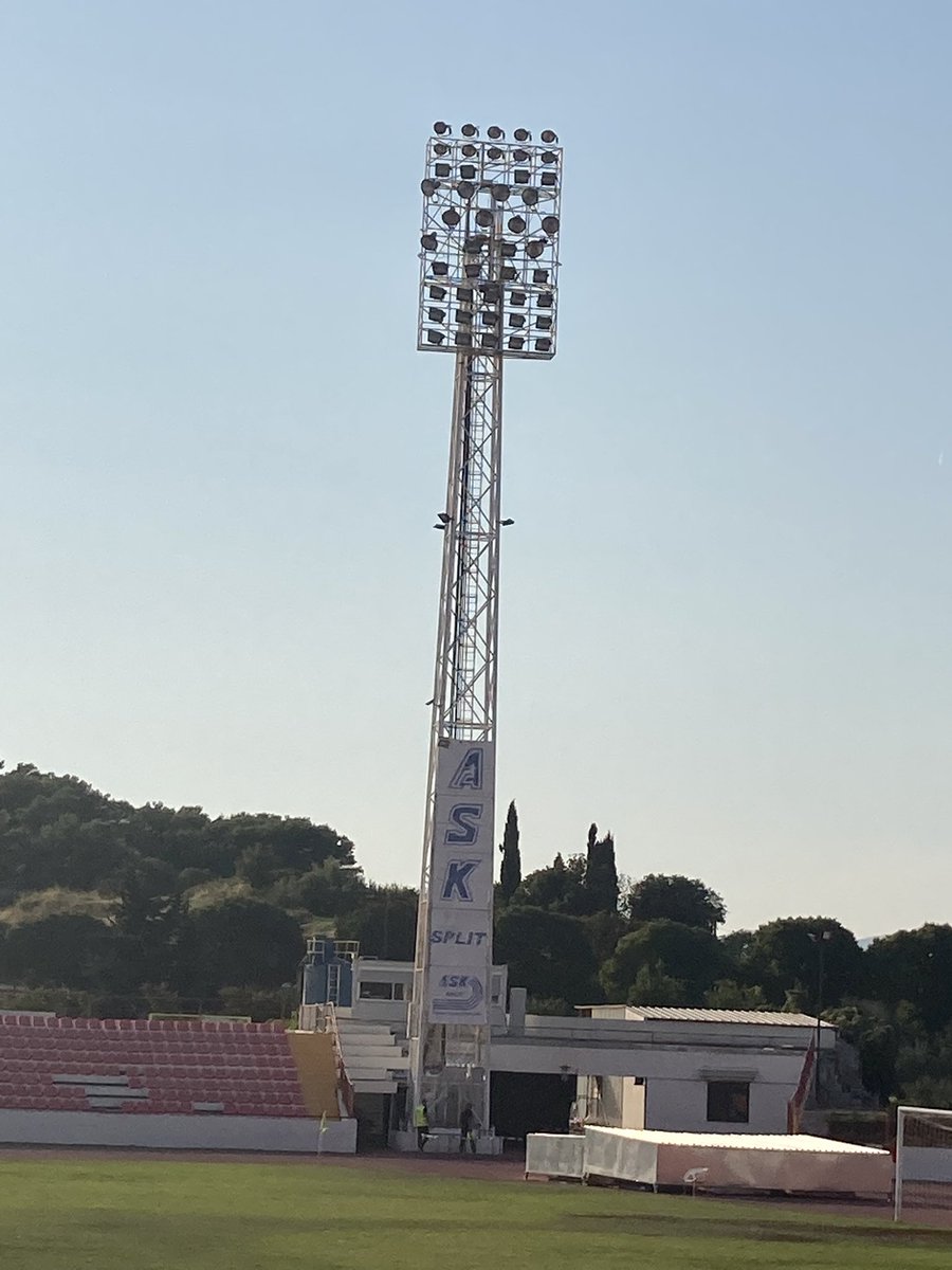 leonsopinion's tweet photo. 11.9.21 RNK Split 1-1 Zadar
Stadion Park Mladezi. Great backdrop!

Good honest game played under a hot sun, didn’t see the physio once.
Friendly and helpful welcome by the director (Marko?)

#groundhopping #Croatia #CroatiaFootball #Split #RNKSplit https://t.co/3QMPZ4Ym4M