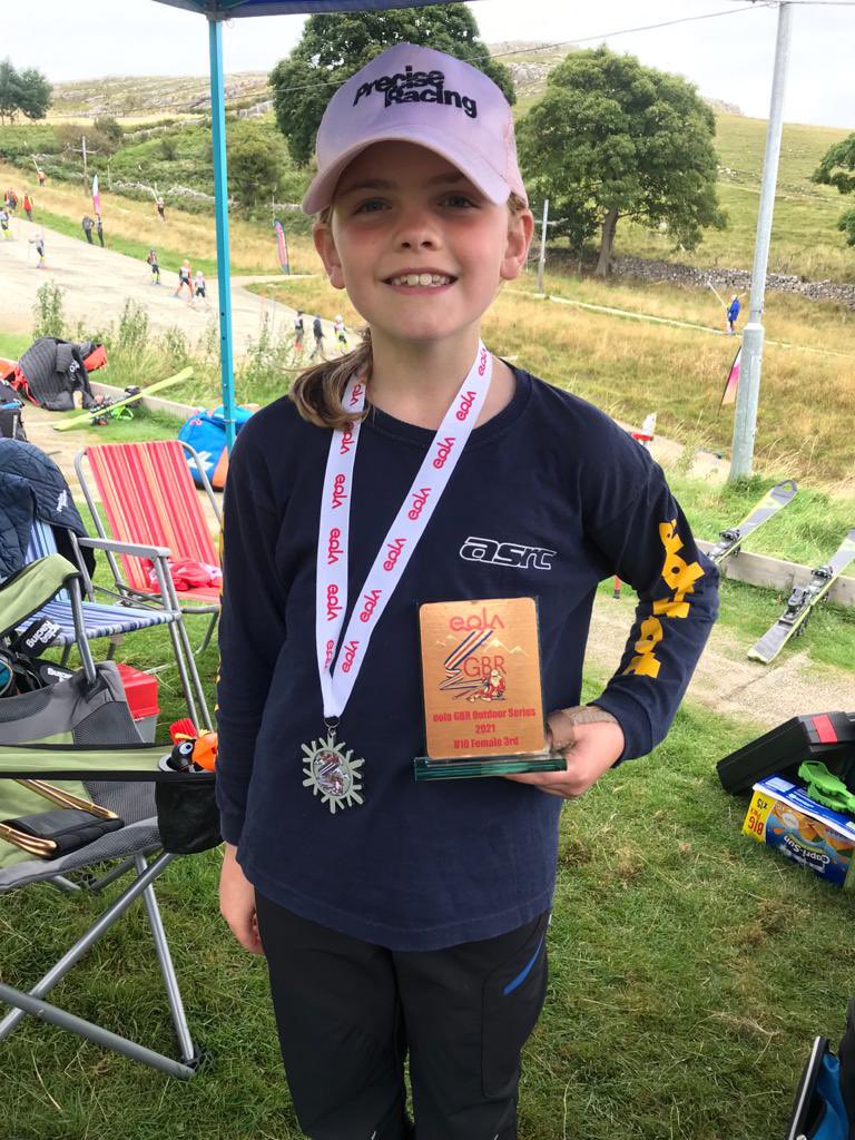 The Welsh Open and race 5 (of 5) of the GBR series. 🇬🇧 🥈U10 today for Jolie and 🥉 overall in the GBR series. Very proud of this girl, 🏴󠁧󠁢󠁥󠁮󠁧󠁿🏴󠁧󠁢󠁳󠁣󠁴󠁿🏴󠁧󠁢󠁷󠁬󠁳󠁿 (all with her thumb in a splint!) <a href="/AldershotSRC/">AldershotSkiRaceClub</a> <a href="/precise_racing/">Precise Racing</a> <a href="/SurbitonSki/">Surbiton Ski Racing</a> <a href="/SHSGirlsPrep/">SHS || Girls' Prep</a> <a href="/00evan/">Evan Welsh</a> <a href="/MrWilliamsSHS/">Mr D Williams</a> <a href="/CStewart_CS/">Clementine Stewart</a>