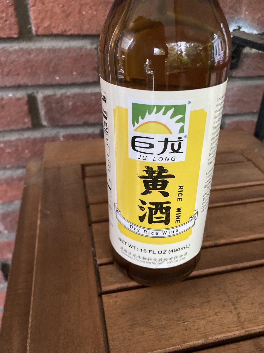 asianmktsphilly's tweet photo. @Dong_Muda I like huang jiu. I was surprised to find it is Chinatown last weekend marketed as a cooking wine. Unlike other US “cooking wines” this doesn’t have added salt, so it is even sippable. Not a fancy drink, but similar to a dry vermouth. Product of Chengdu https://t.co/NdT2RwwraE