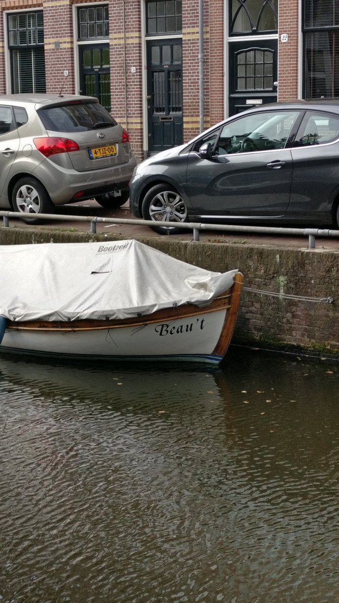 naomi_ilsbroux's tweet photo. Zocht een naam voor m'n boot en wilde iets frans. https://t.co/KopubzttEs