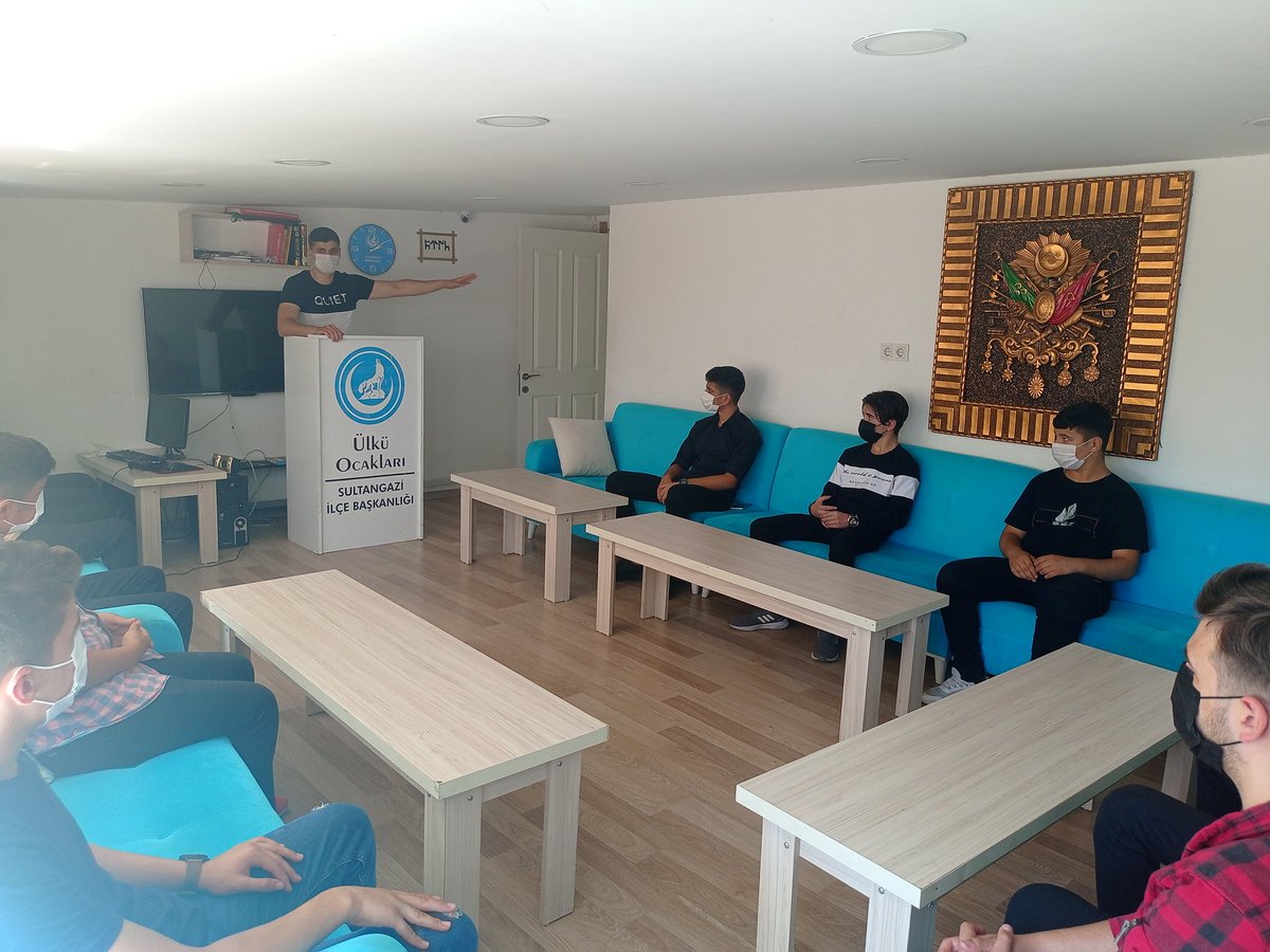 SultangaziUlku's tweet photo. Sultangazi Ülkü Ocakları olarak 12 Eylül Ülkücü Şehitlerimizi anma gününde, Ülkücü Şehitlerimiz konulu semineremizi gerçekleştirdik. https://t.co/RE0pLi03Wn