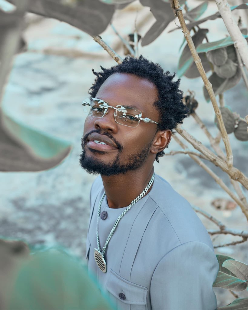 ThinkNewsOnline's tweet photo. Happy Birthday to the St. Peter himself @fameyeworldwide 🎂 🎊 ...bless up champ #Aketesia ☝#VibeWithThink #ThinkNewsOnline ..guys let's show him some love ❤ https://t.co/D0yrEer0NJ