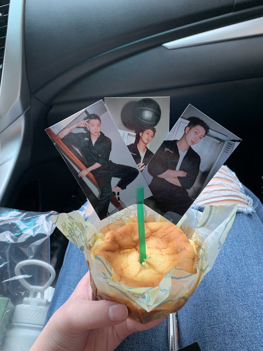 beverlyyty's tweet photo. #HAPPYBIRTHDAYNAMJOON https://t.co/CMToOVU72P