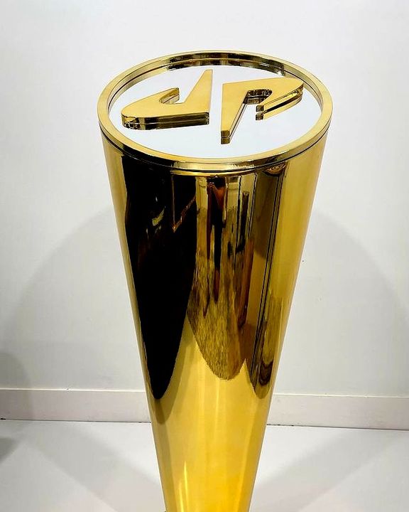 cosmichrome's tweet photo. A lovely golden 4 ft trophy insanepaintshop chromed up for the 2021 Dude Perfect tour!
πβ¨
#trophy #goldchrome #golden #dudeperfect #dudeperfecttour #chromeplating #allchrome #chromedesign #dude #theawardgoesto #trophies #chromegold #goldlovers #Cosmichrome https://t.co/DQfPmSXMES