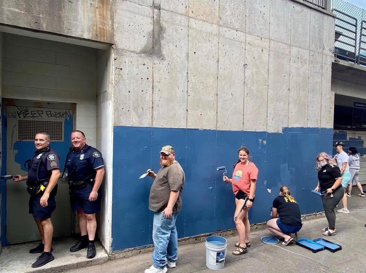 cityofduluth's tweet image. Yesterday volunteers helped local artists complete a project which was a part of the Duluth Street Art Initiative. The project which is located behind the 100 block of West Superior Street. Even LT. Chad Nagorski and Sargent Kelly Greenwalt jumped in to help!