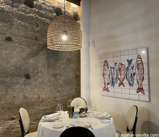 Updated on #SevillaTapas… 
La Barra de Inchausti <a href="/rte_lamoneda/">Restaurante LaMoneda</a> 
Now bigger and, if possible, even better 🦐
#sevilla
🍊🍊🍊🍊🍊

azahar-sevilla.com/sevilletapas/l…

#tapas #azahartapas
