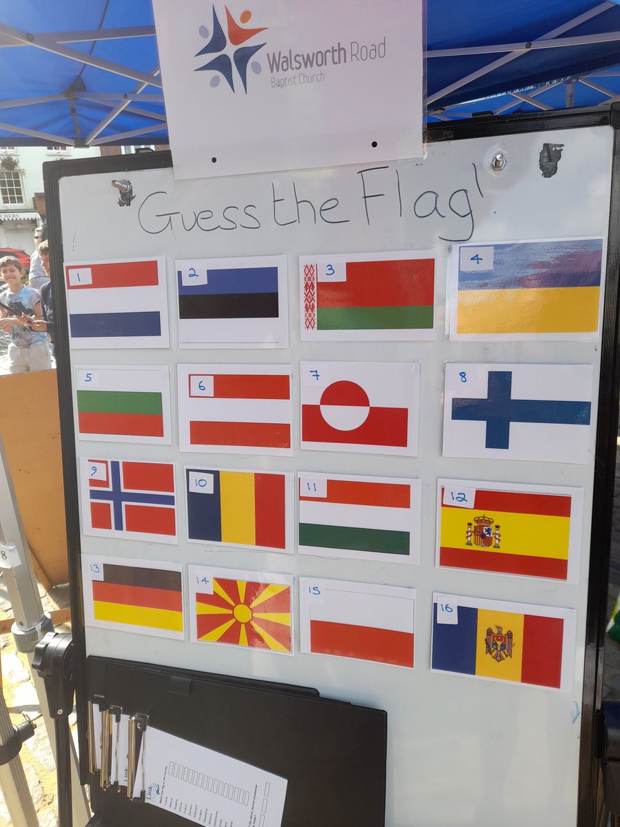 Super sunny day for <a href="/HitchinCT/">HitchinChurchesTogether</a> Party in the Square. We <a href="/WRBCHitchin/">Walsworth Road Baptist Church</a> are here supporting <a href="/Link_to_Hope/">Link to Hope</a> and our Christmas Shoebox Project in #Hitchin again this autumn. 1 million shoeboxes during 30 years #brilliant #amazing #letsdoit 🎁