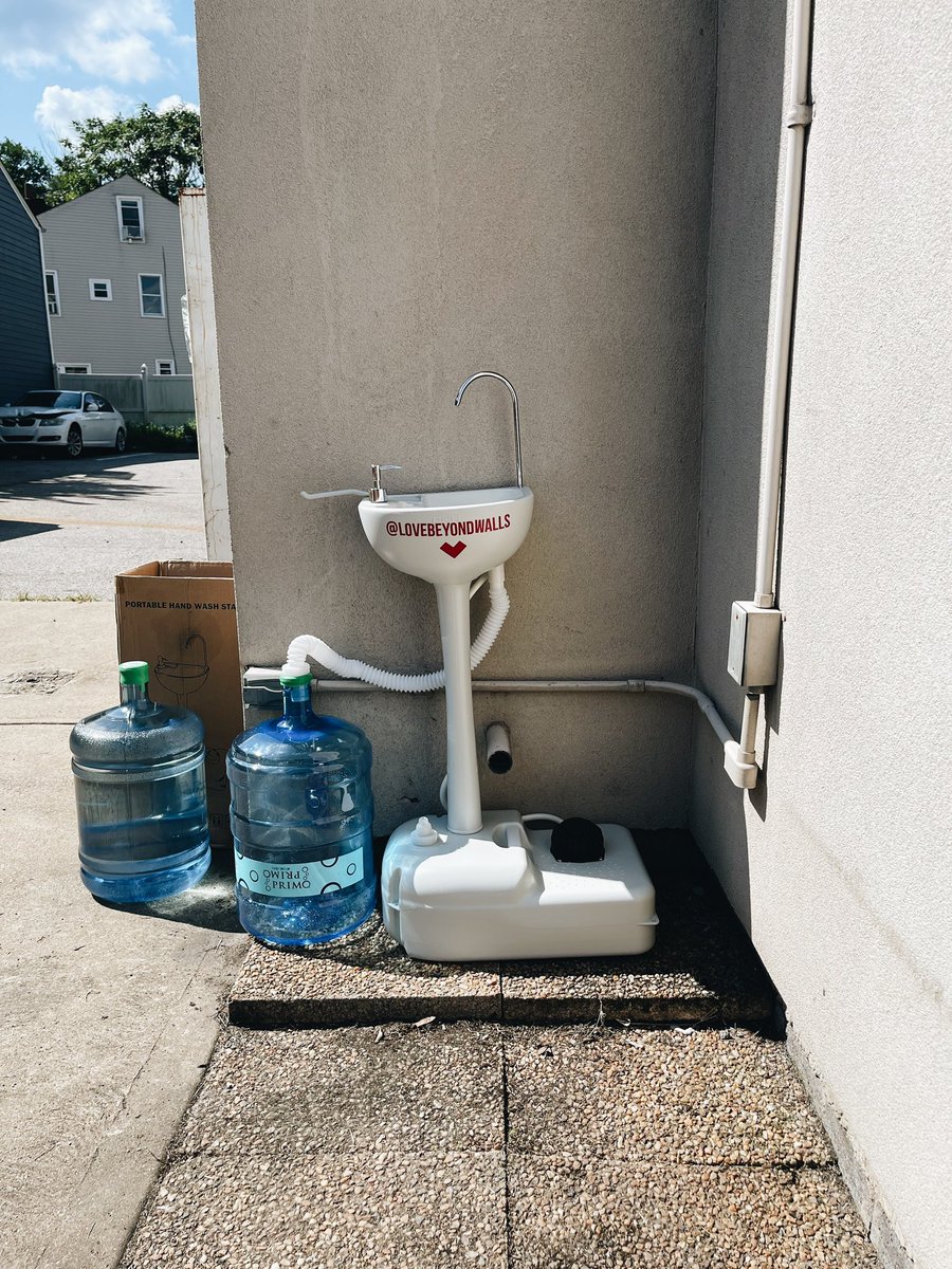 LoveBeyondWalls's tweet photo. Yesterday, we partnered with @hotmetalbridge in Pittsburgh, Pennsylvania to install sinks for our #LoveSinksIn campaign.
.
It was great training this community and also talking about the importance of advocating on behalf of our neighbors without an address.
.
#lovebeyondwalls https://t.co/KhKpaKysVH