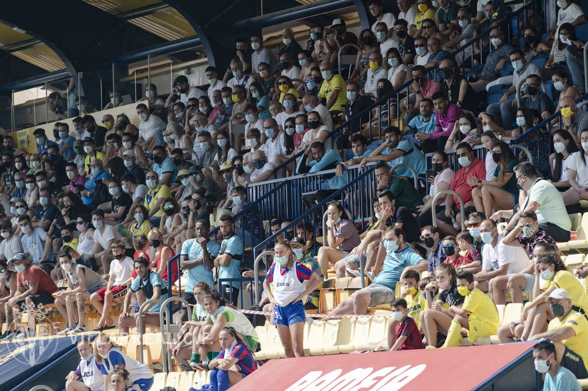 Tras el entrenamiento, los futbolistas del #Villarreal han presenciado en directo los últimos minutos del triunfo del <a href="/CVFFemenino/">Villarreal CF Femenino</a> ante el <a href="/SDEibar/">SD Eibar</a> (1-0). 

¡Juntos 🤩!

#PrimeraIberdrola
#Groguetes
<a href="/Teika_es/">Teika</a>