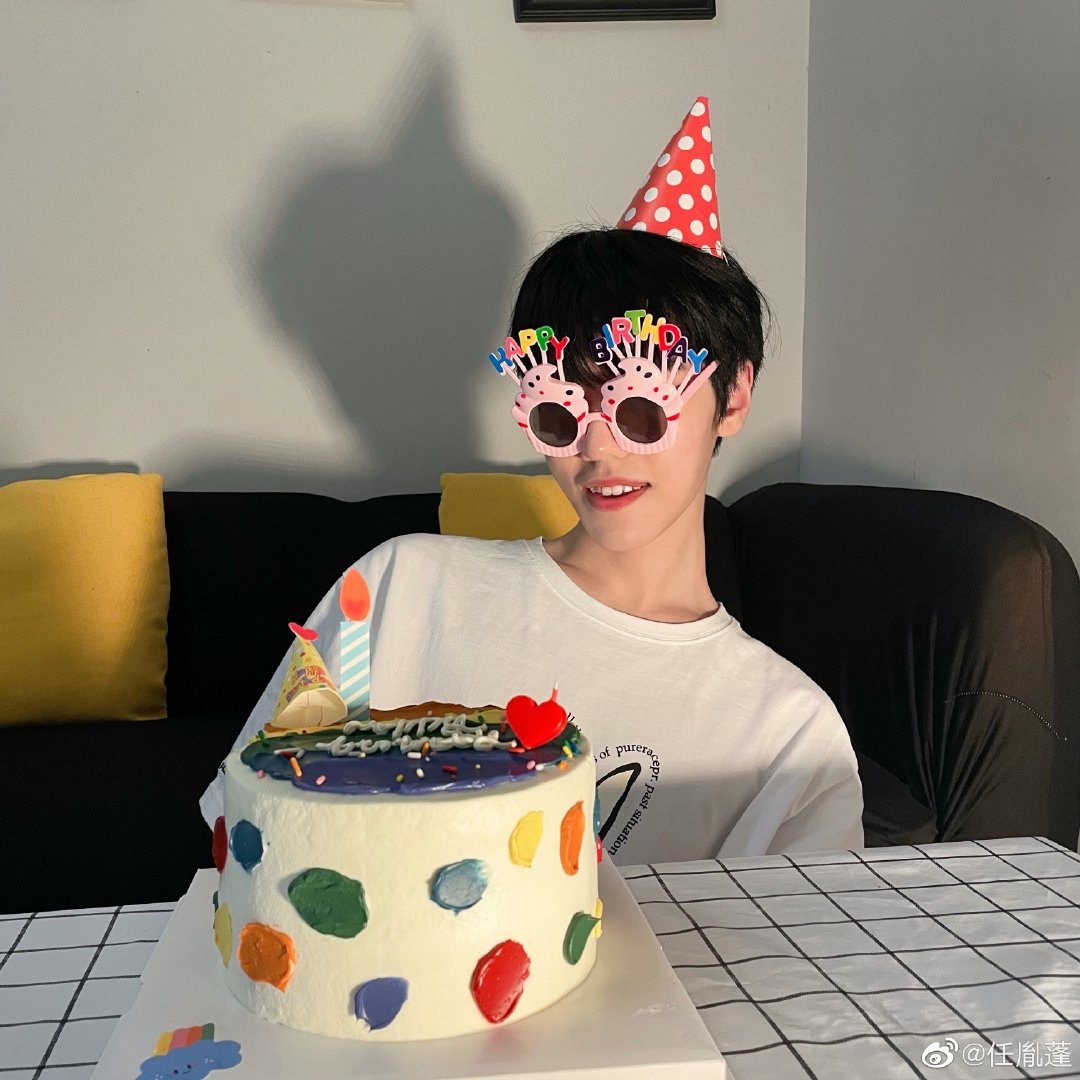 JiangDunhaoTH's tweet photo. Happy Birthday Ren Yinpeng 🎂
 🎉 ขอให้เผิงมีความสุขมากๆ ประสบความสำเร็จในชีวิตนะครับ ❤❤

  #HAPPYRENYINPENGDAY https://t.co/VKAI71Zvc1