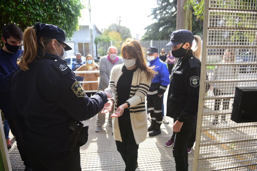 LauraYokoRusso's tweet photo. 🇦🇷 Avanza esta hermosa jornada de la democracia. No te olvides de consultar el padrón antes de salir a votar: https://t.co/l5Mjg7YAAV https://t.co/uhEIb8q6VJ