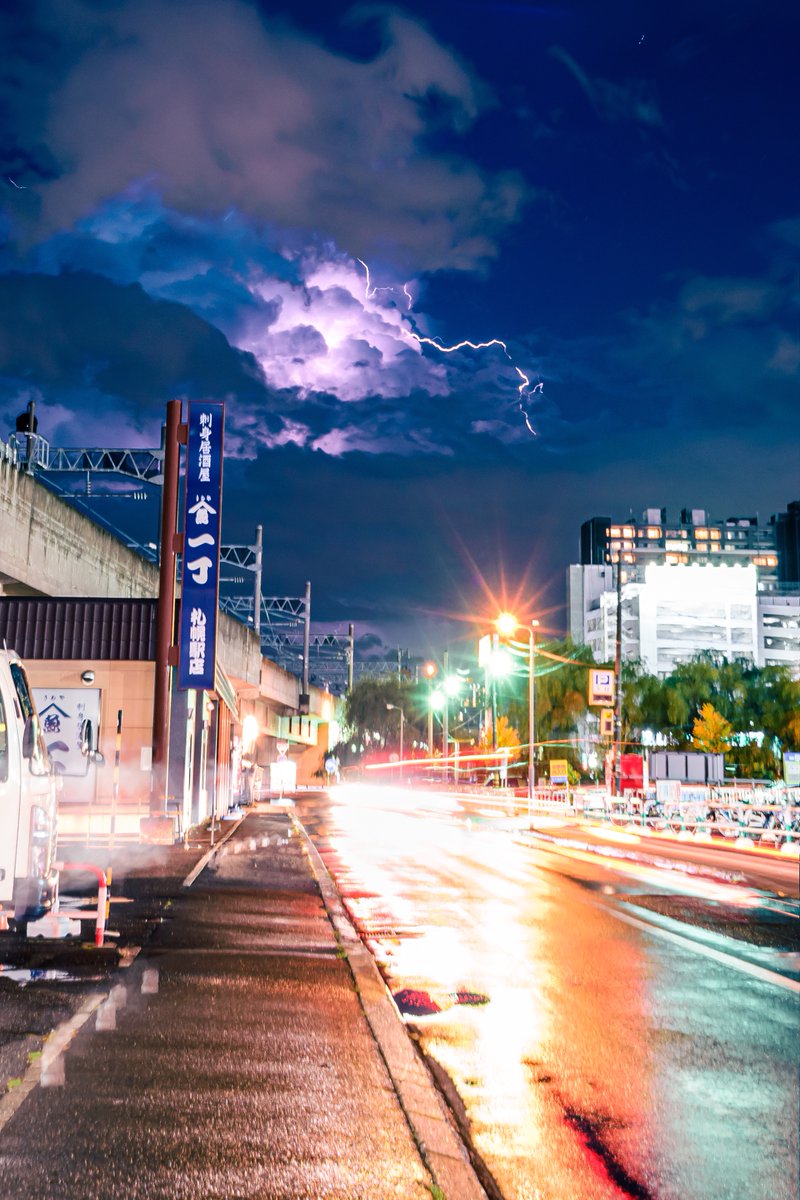 Nitto 高校生フォトグラファー ブロガー V Twitter 昨日の札幌 いきなり雷が遠くで光りだして 声をあげて興奮してしまいました Jrタワーと雷絡めて撮りたくてこの後すぐ走ったんだけど ここまでデカイのは来ず 一応写ったには写ったから比較明合成したら投稿