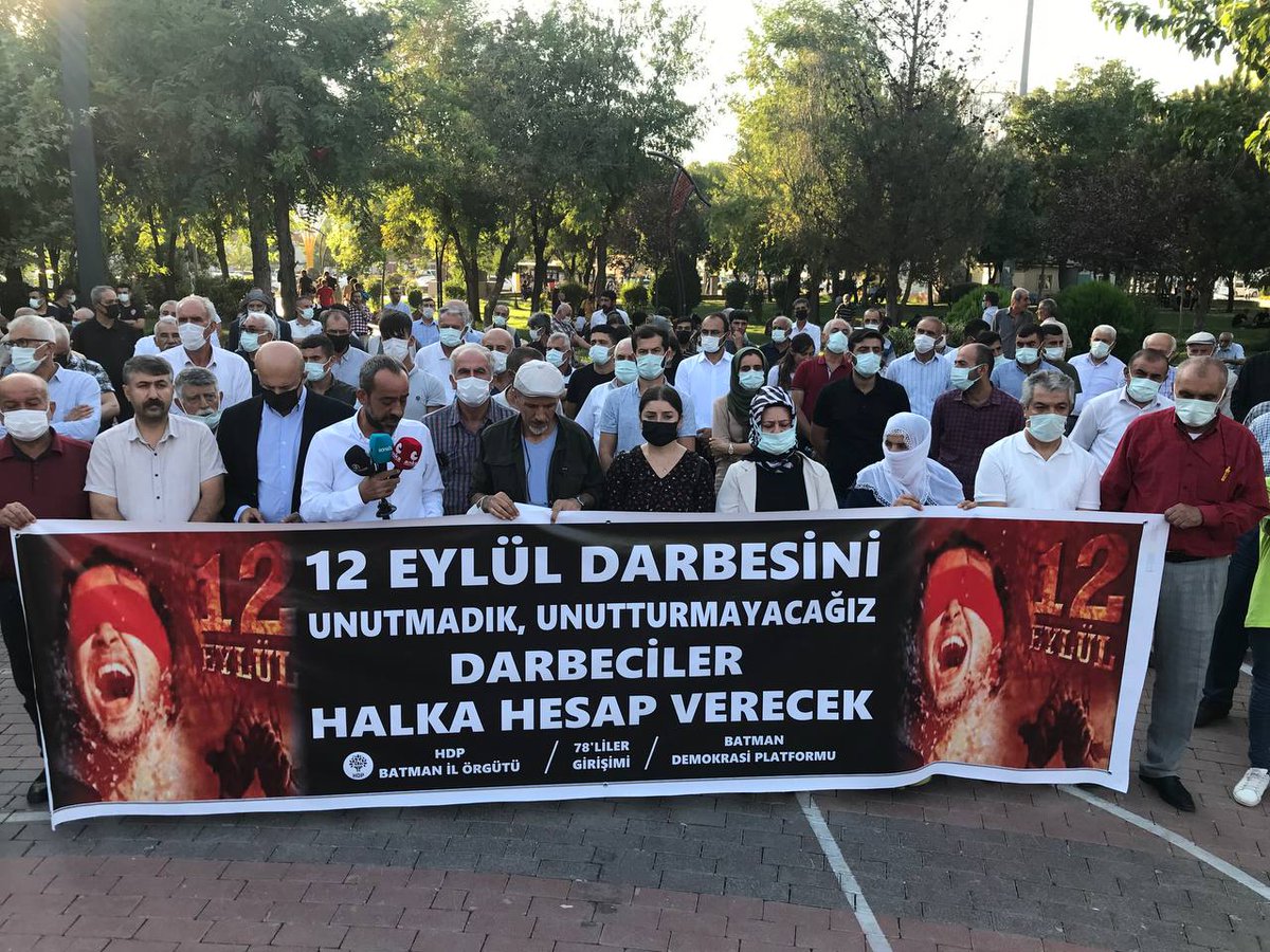 DEMBatman's tweet photo. 12 Eylül 1980 Askeri Darbesi 41.yılında Batman Atatürk Parkı’nda  basın açıklaması ile protesto edildi.
Unutmadık, Unutturmayacağız!
#12EyluelFasistDarbedir https://t.co/AoJanHiPJ9