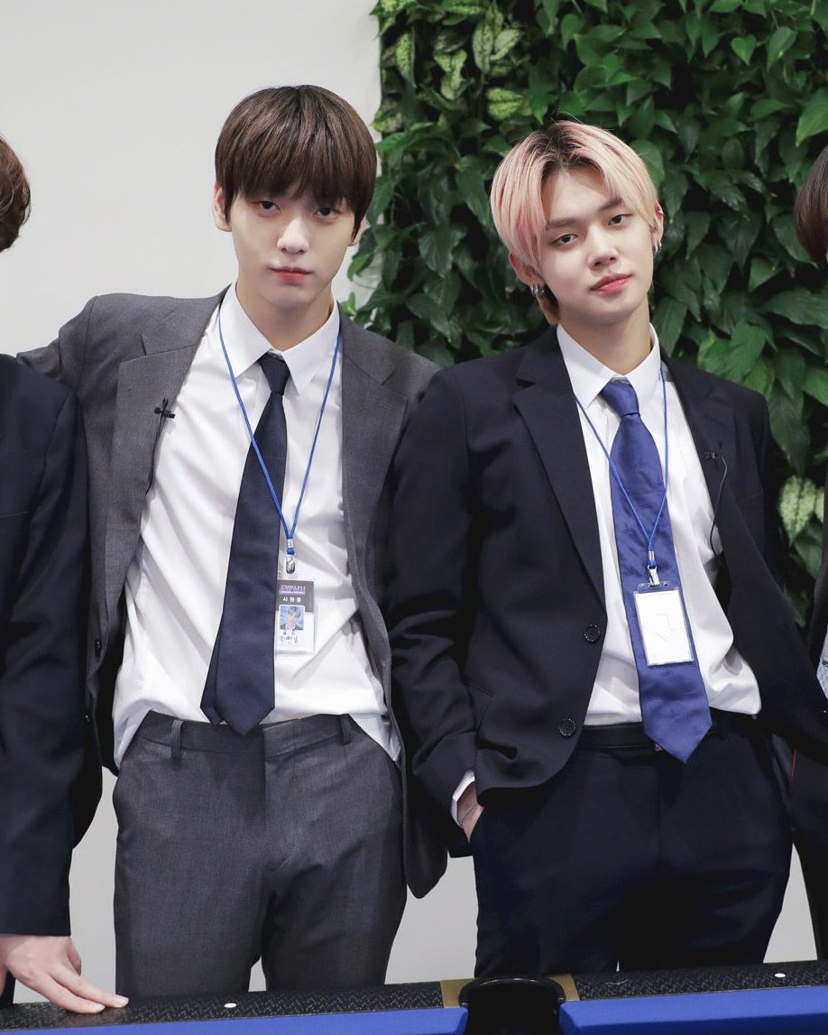 cnvfd_txt's tweet photo. 아무도안물어봣지만 저어가 좋아하는 연숩 (셀카아닌)오피셜투샷네장공개합니다 https://t.co/YAkAENw4t5