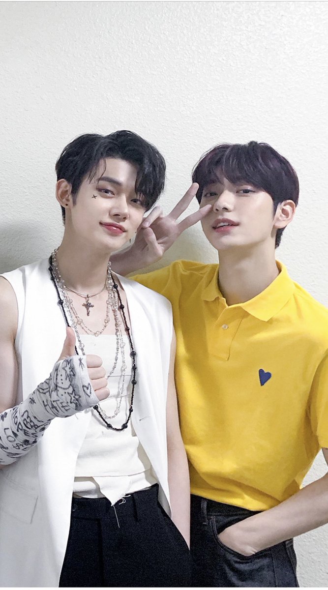 cnvfd_txt's tweet photo. 아무도안물어봣지만 저어가 좋아하는 연숩 (셀카아닌)오피셜투샷네장공개합니다 https://t.co/YAkAENw4t5