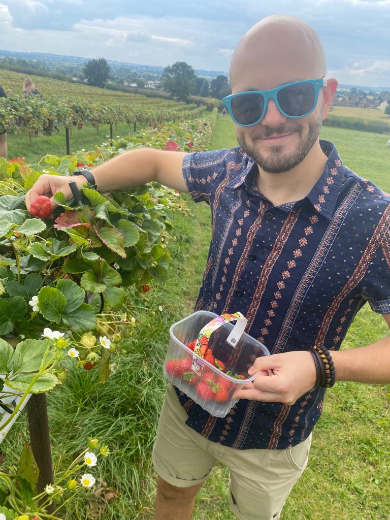 Local, Seasonal, Sustainable, Organic and Supporting British farmers.
An afternoon spent picking strawberries at Grange farm, Harpole Scarecrow Festival. <a href="/KBuccleuchA/">KBA</a> <a href="/KbaFood/">KBA Hospitality & Catering</a>