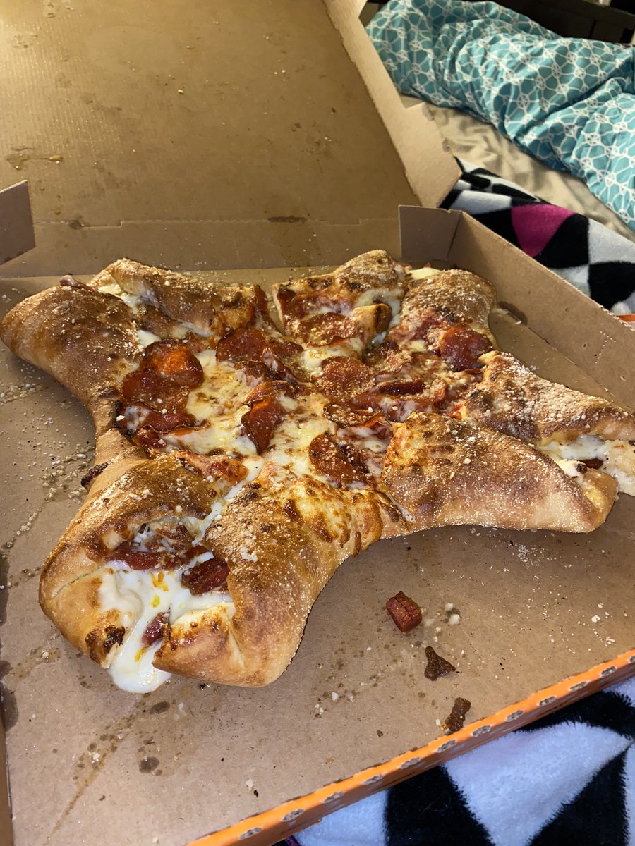 ThatJessAtMCO's tweet photo. Thanks to @LordKingsley9 I had Little Caesar’s for the first time I. YEARS. He said crazy bread and I was sold. Tried this little concoction of a pizza/calzone mashup…was pretty tasty! #wascravingpizza #pizzacalzone #crazybread #hemademewantfood #yum https://t.co/e0kp67rSpe