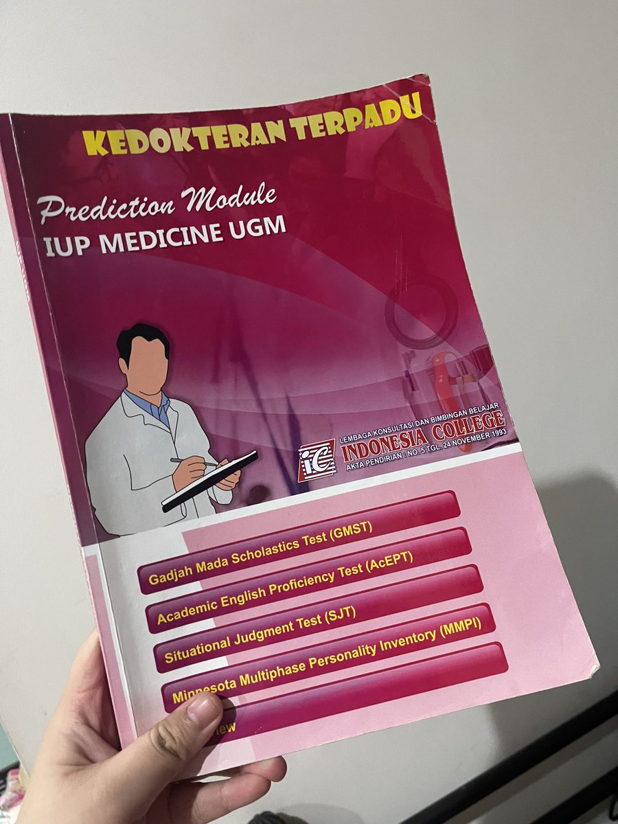 fizsika's tweet photo. Sama satu lagi. Ini kesayangan banget dan agak belum rela ngelepas, tapi udah gak kepake. Mungkin ada yang mau ambil IUP UGM Medicine bisa banget pake ini sama yang dari E-Smart. Bisa DM aku aja yaa!😋🤍 https://t.co/MRGJcj1cXj