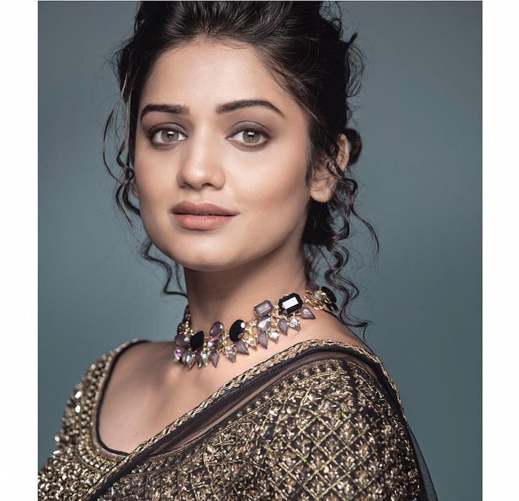 nikam_shahaji's tweet photo. तुम्हाला पाहिलं की माझं
 #मन_उडु_उडु_झालं व्हायला लागत.😍
#Expression_queen 
#happybirthday @hrutad mam💐🎂

#फुलपाखरू #crush 😍 https://t.co/JnP5e3JpwT
