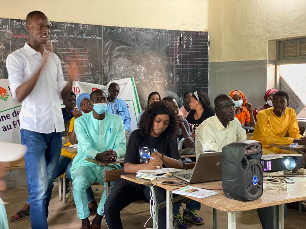 linosall55's tweet photo. La #caravane_3P était à #malika hier pour une journée de sensibilisation et de formation sur les dangers liés au #POPs (#Pesticide #Plomb #mercure...) et à la #pollution de l'aire.
@Jve_Senegal #malika_dabord @SAVE_DAKAR @USAIDSenegal #USAID @PureEarthNow @CPCB_OFFICIAL #onud https://t.co/Ox3yIAGgDV
