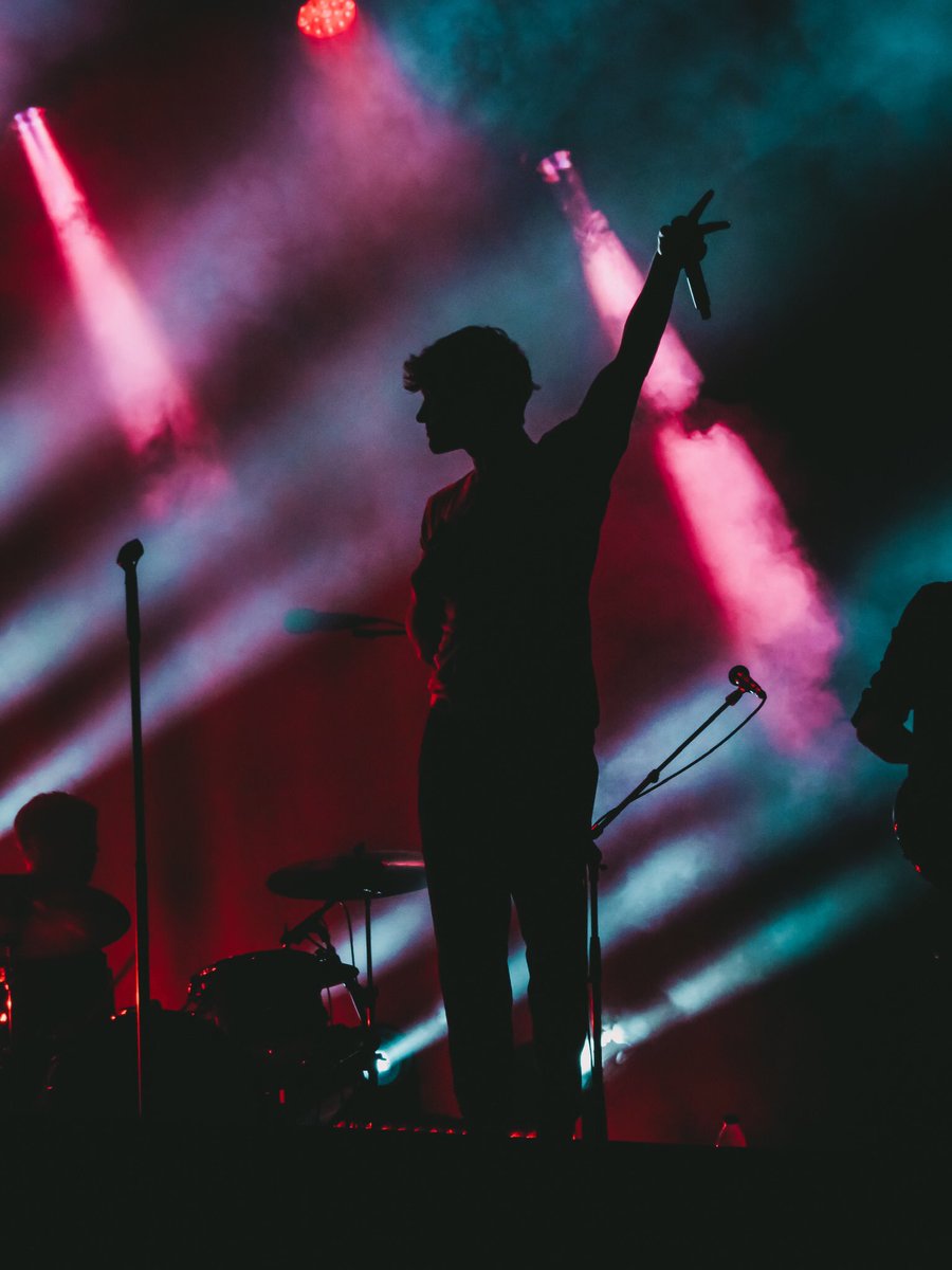julierzlens's tweet photo. what I‘ve been doing recently 🙌🏼
#wincentweiss #strandkorbopenair #concert #concertphotography #germany https://t.co/hPJBmSnb43