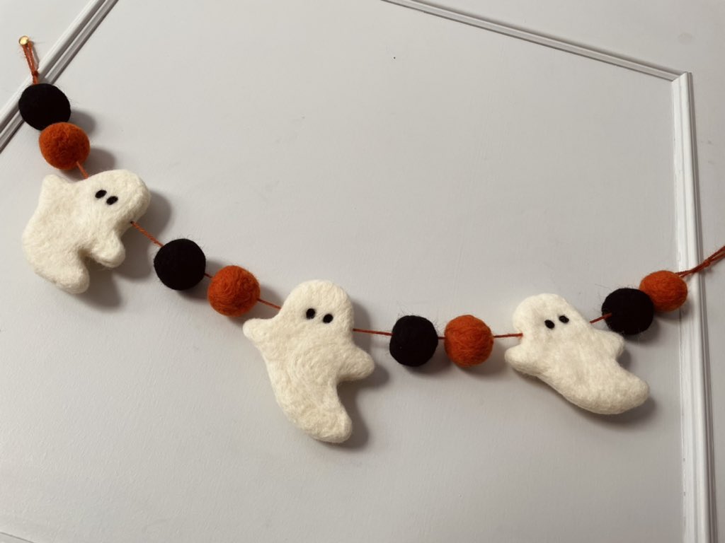 sharonrenwick71's tweet photo. New product alert! Spooky ghost Garland perfect for spooky season🎃 

https://t.co/9E1etb3xPo https://t.co/zTExQYkyGT