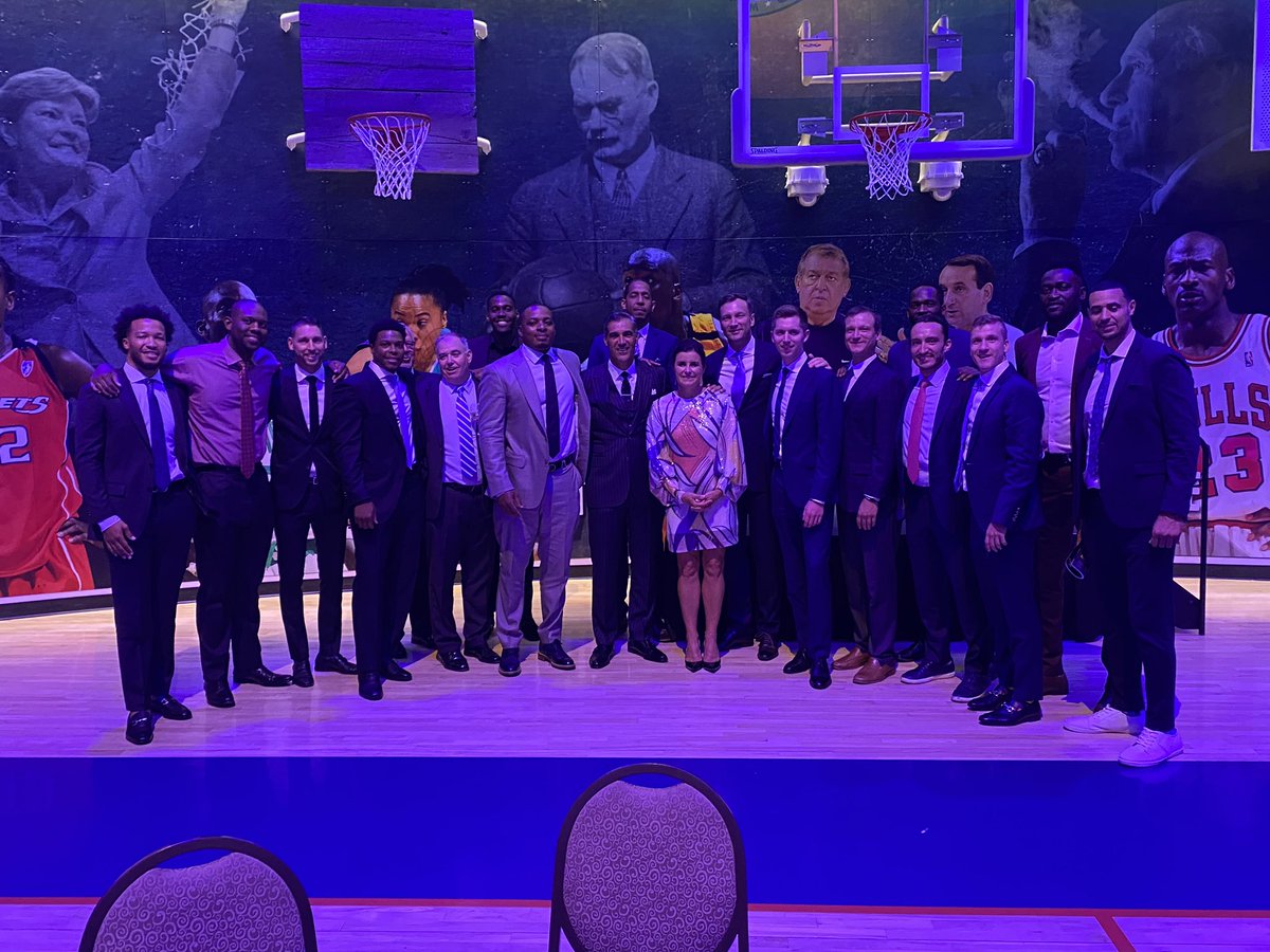 Thanks to all former Wildcats and coaches as well as Villanova family for supporting us last night <a href="/Hoophall/">Basketball HOF</a>