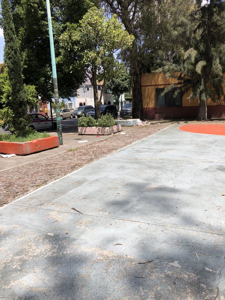 RamiroMendoza35's tweet photo. Buen día @Claudiashein @A_VCarranza @v con que oficina puedo tramitar la limpieza del parque calles, ubicado en Cananea esquina cobre?, ya que por la falta de mantenimiento, lo están usando para venta de droga y para vivir. https://t.co/eE3jZCJnJm