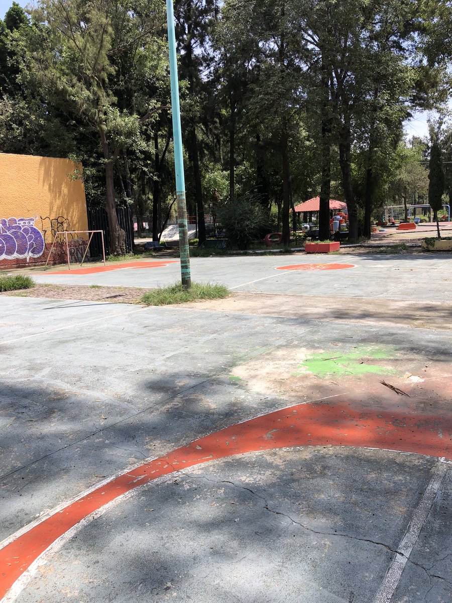 RamiroMendoza35's tweet photo. Buen día @Claudiashein @A_VCarranza @v con que oficina puedo tramitar la limpieza del parque calles, ubicado en Cananea esquina cobre?, ya que por la falta de mantenimiento, lo están usando para venta de droga y para vivir. https://t.co/eE3jZCJnJm