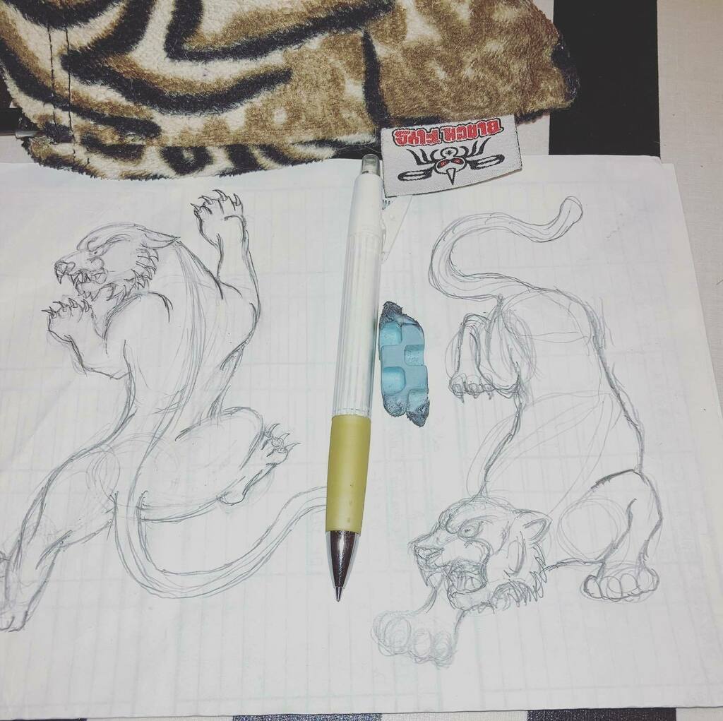 U16beat's tweet photo. 新しいバスドラムデザインの為、今日は絵の練習🖼昨今イラレばっかなので、たまには自筆で！！
#blackflys #虎 #絵画 #デザイン
#ドラマーと繋がりたい 
#湘南 #circlejoint #三寅
#yamaha #zildjian #lerni #followme https://t.co/WlXOpw0MIU https://t.co/mslG9IIwil