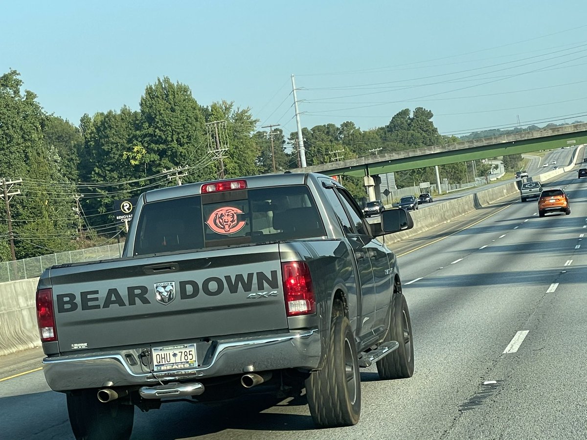 the_AlohaSauce's tweet photo. @VivalaZito you here in SC? #beardahn #bearsML #SNF https://t.co/8oWeKVDHBL
