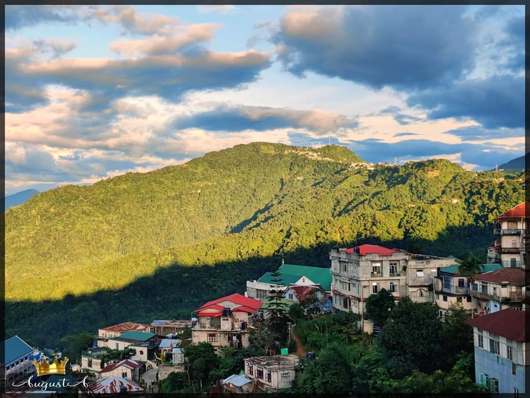 mizoraminsta's tweet photo. Evening scene in Lunglei, Mizoram.
.
.
Pic credit 📷 @hmingmoia_07
.
.
.
#eveningscene #evening #tlaikhua #sunset #nitla #tlai #beautiful #mizoram #mizoraminsta #northeastIndia #lunglei #leitlangpui #theiriattlang #theiriat https://t.co/pPGS61XFdV