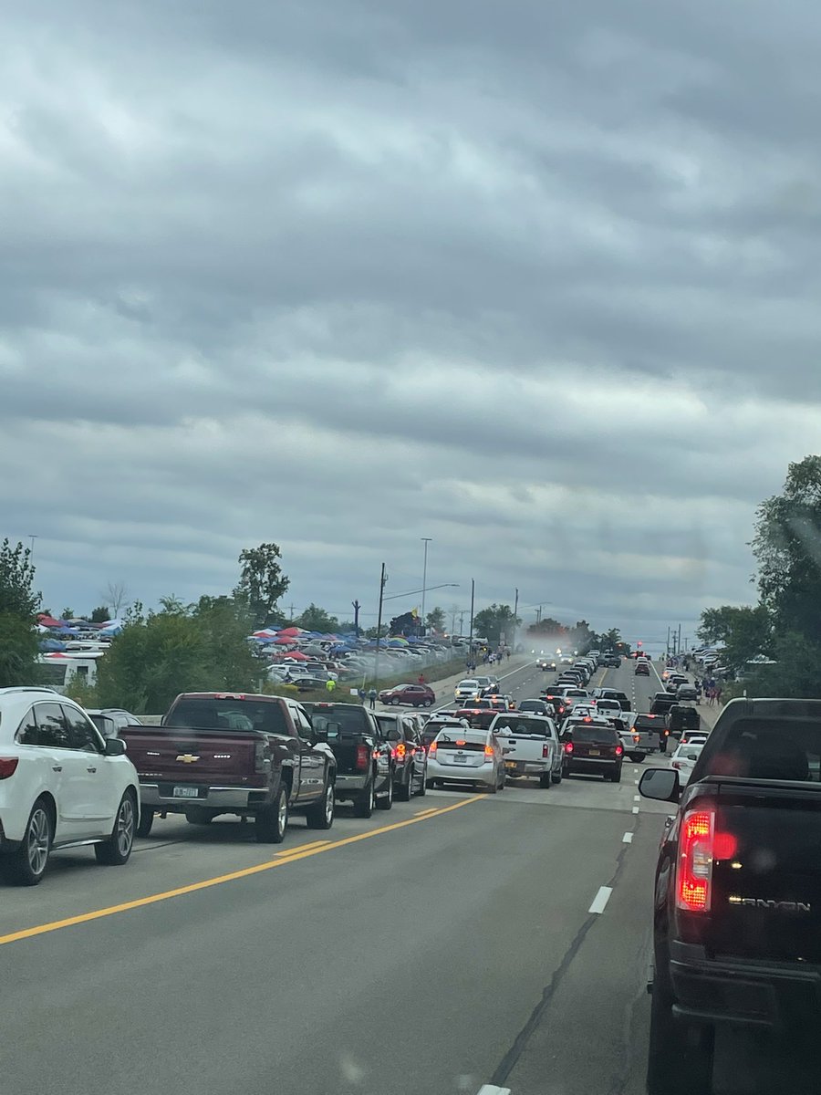 Sat in a traffic jam less than half a mile outside Highmark Stadium for nearly an hour. At 8am. Five hours before kickoff. #Billsmafia is READY for this one.#PITvsBUF