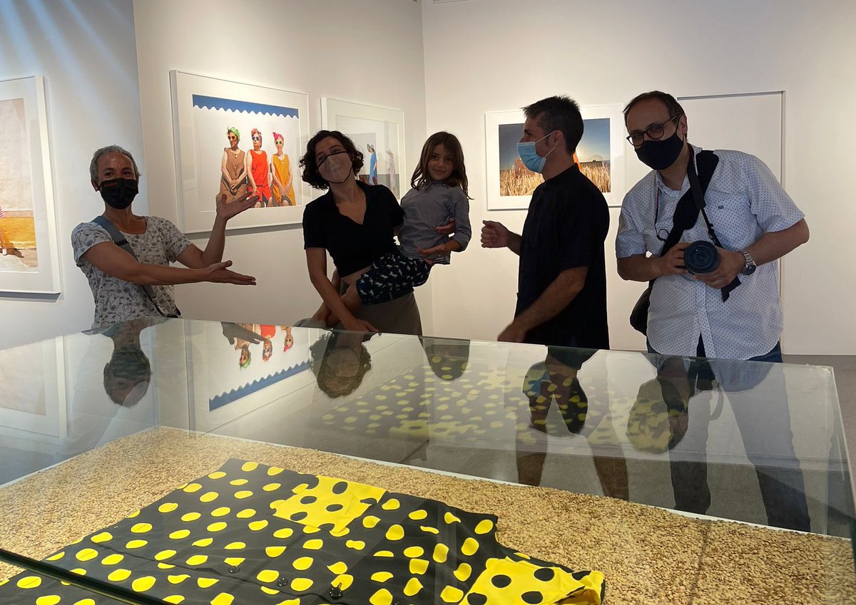 mireiacomas's tweet photo. Inauguracio de la primera de les exposicions de #fotografia de l' #Emotiva21. Endevineu quina? #Tributoalabata de #LuciaHerrero al @cdmtextil... @xafaterrassa
#batapower #culturaTRS #fotografiacontemporania https://t.co/7nSsn9NX6x