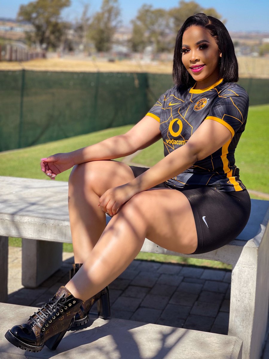BrownMbombo's tweet photo. In other news 📰 My Fave Team is playing today @KaizerChiefs ❤️✌️ https://t.co/WJZprRL45g