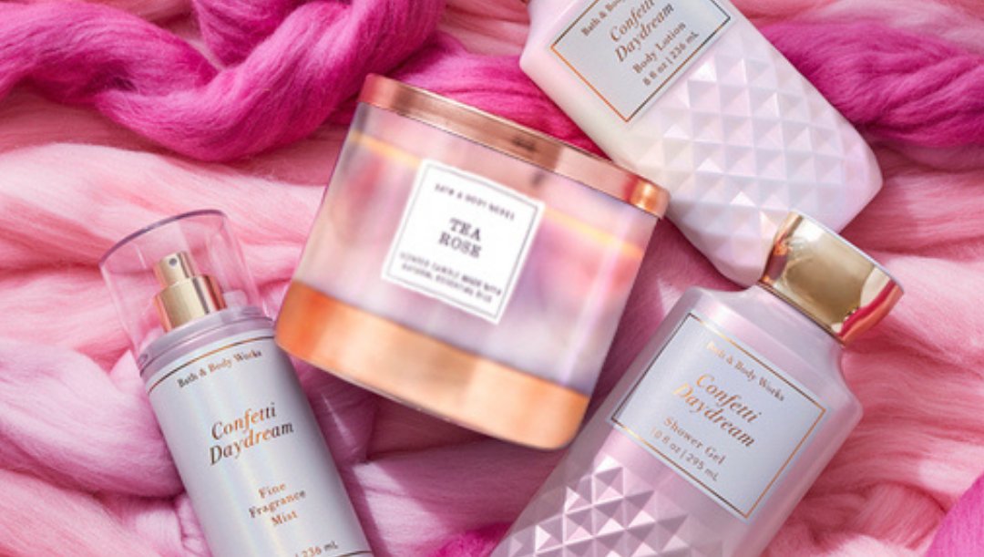 SaharaCentre's tweet photo. Your favorite fragrances from Bath and Body Works Arabia all ✨ dressed✨ up 💖 
العبق المفضل لدى الجميع الآن بشكل جديد ✨
@BBWMENA #bathandbodyworksarabia #fragrances #mist #lotion #scentedcandles #showelgel #bodyessentials #beauty #bodycare #saharacentre #shoppingmall #sharjah https://t.co/T5OSQjzhF8