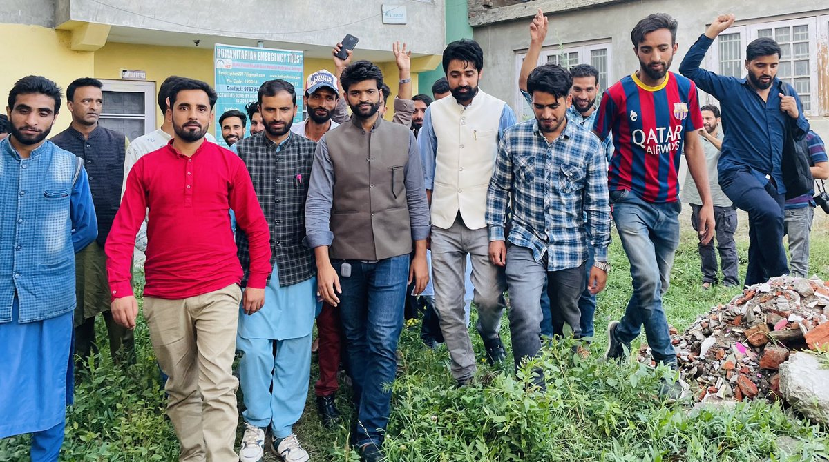 GuftarAhmedCh's tweet photo. Met with @JKGBYWC office bearers of Kashmir province today at Srinagar discussed contemporary issues of tribal community. Our community across kashmir has been badly deprived from the basic necessities of life. https://t.co/3n0jvG0DYT