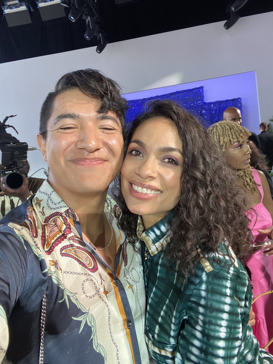joeyymontoya's tweet photo. Cried, danced, and celebrated at #Studio189 show at #NYFW Thank you @rosariodawson ❤️❤️
Also - good meeting & chatting with Moses Sumney & @alokvmenon. https://t.co/XrsCiz1wDT