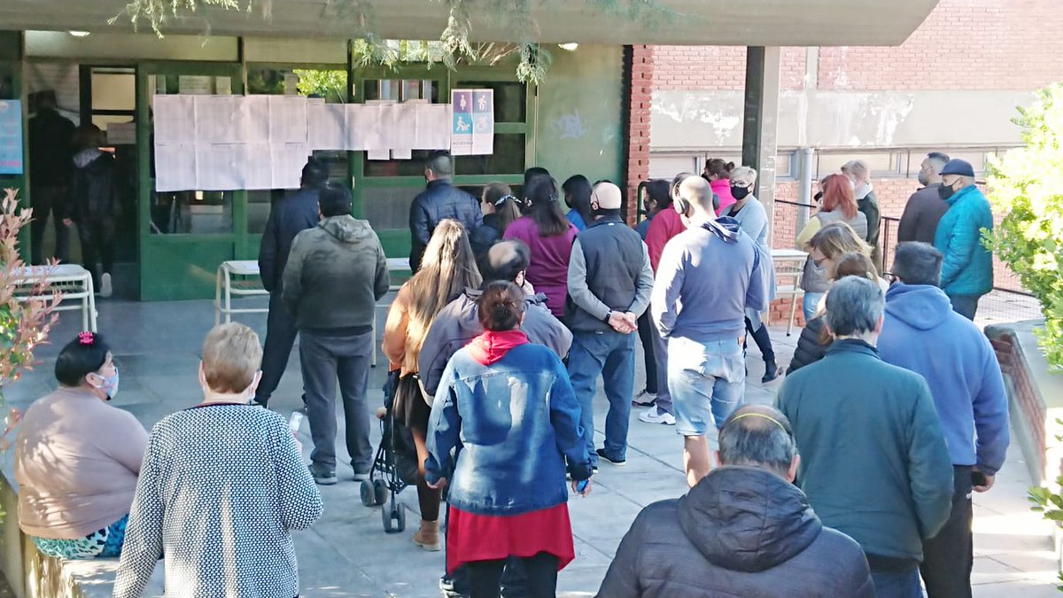 MaruOrtizTw's tweet photo. 🗳️ #PASOChubut2021
Vía @Loreleeming
Mucha concurrencia de vecinos en #Esc712 de #Trelew
Estamos en vivo en 👉 @JornadaWeb https://t.co/LXcknRhC2O