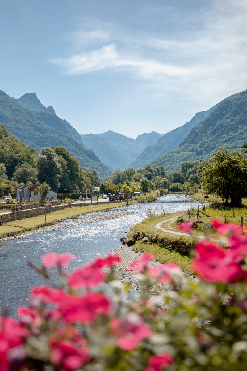 ARIÈGE — Randonner sur le GR 107 🌿

Notre itinéraire rando 6 jours sur le chemin des Bonshommes est en ligne : bit.ly/3hq9hQF 
Au programme : des châteaux cathares, des paysages de folie et les Pyrénées Ariégeoises pour trame 💜