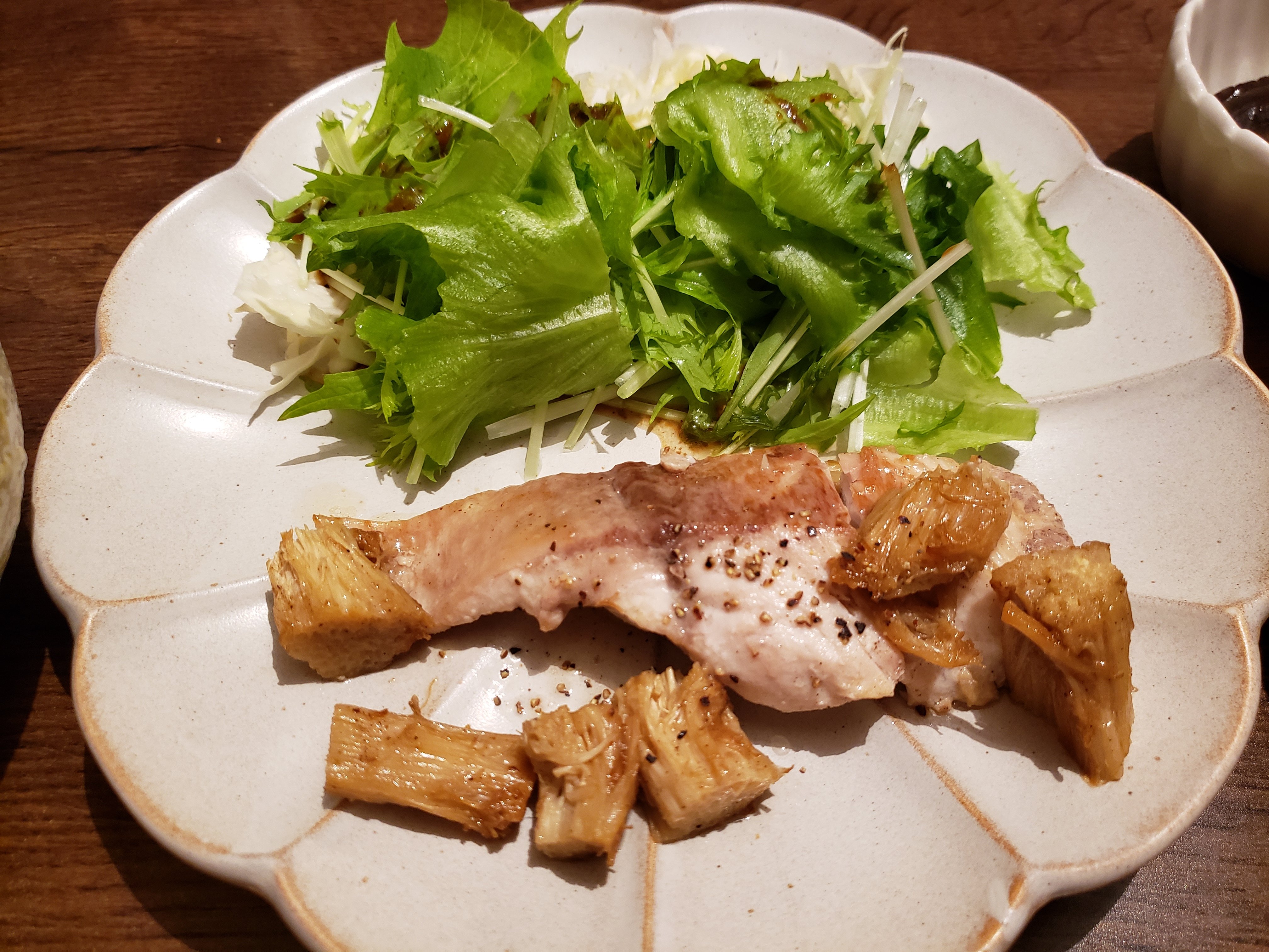 みはるん 万作のバターソテー 珍しいからか たくさん売れ残ってて半額だった 島根県では万作と呼ばれてるらしいけど シイラです 高級魚だよね あつ森知識 笑 2切れで170円くらいでいただけた 脂のってて美味しかった T Co