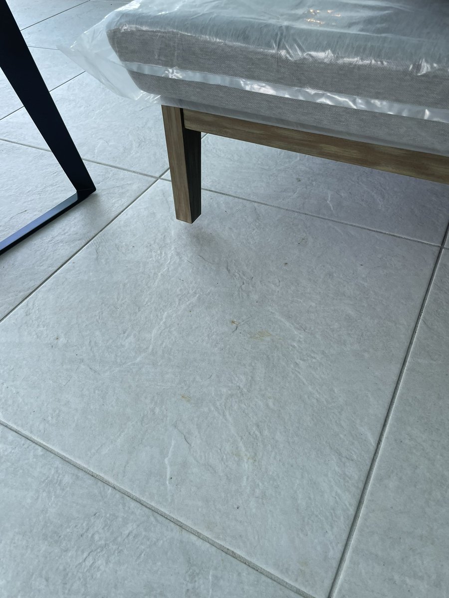 andy7ross4's tweet image. This is how @modloft delivers their products after 3 months waiting. Don’t buy it. Extremely delayed and messy delivery service. Bad quality products. #modloft