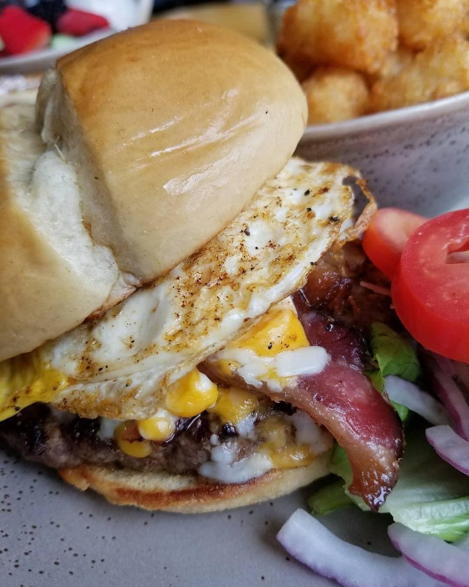 When people say hamburgers aren’t breakfast
 food...throw an egg and bacon on it and laugh while you devour it 🍔 #Earlybirdbrunch #breakfastburger #thisisagoodidea #brunchsohard