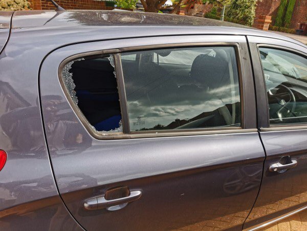mywindscreen's tweet photo. We’ve auto glaziers heading to Hove, East Sussex to replace the door glass (front, passenger), and vent glass (rear, driver) on this 2010 Hyundai I20 Hatchback. #doorglass #ventglass #replacement #Hyundai #I20 #Hove #EastSussex #myWindscreen https://t.co/EjoxgCUzPm