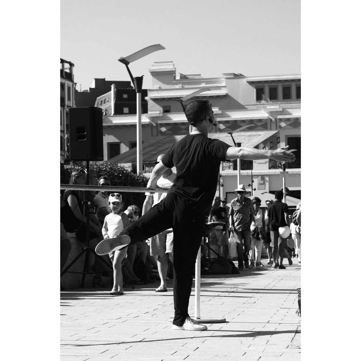 HepburnNath's tweet photo. C’est parti pour la 31 e édition du festival Le Temps d’Aimer la Danse @Ville2Biarritz avec le @MalandainBallet. Répétitions publiques et gigabarre sous le soleil biarrot ☀️ https://t.co/LagLxQOCfp