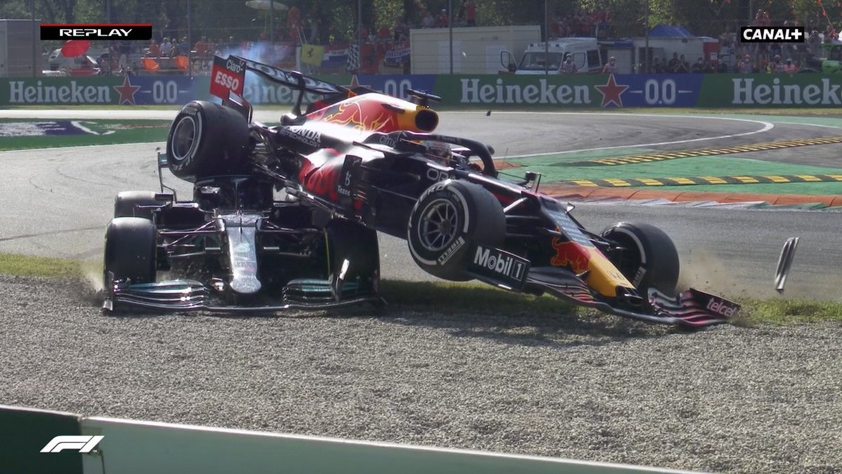 canalplus's tweet photo. Déjà légendaire. #ItalianGP https://t.co/ld3MQpQymY
