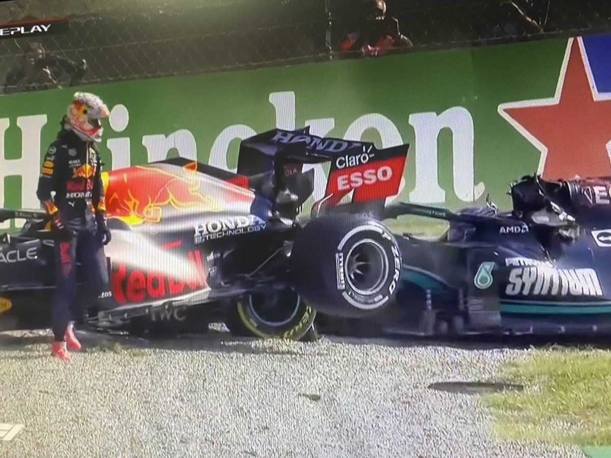 FUMILOUS's tweet photo. これは歴史に残るなぁ😱
#F1JP #F1Dazn https://t.co/a3f4pTLfxd